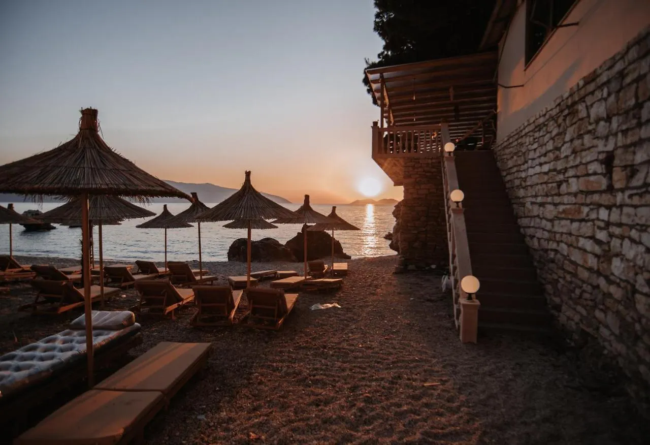 Inn Hotel Vlore 4*, Kanine Albania
