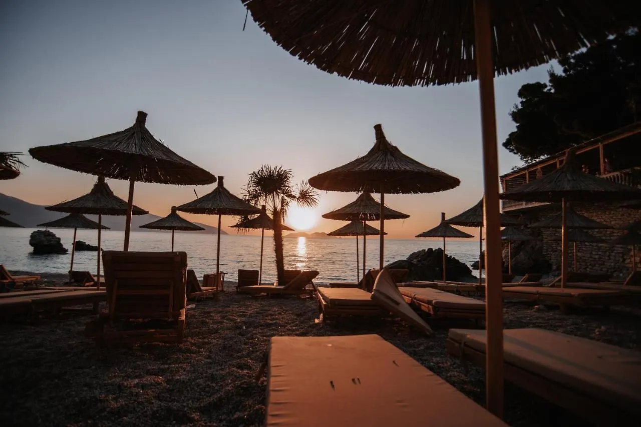 Inn Hotel Vlore 4*, Kanine Albania
