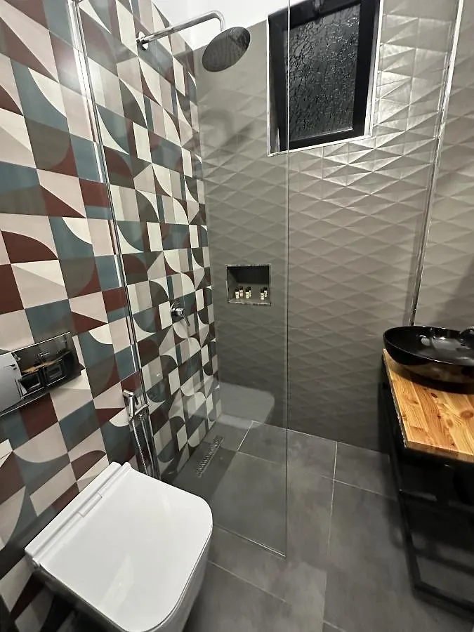 Inn Hotel Vlore 4*, Kanine